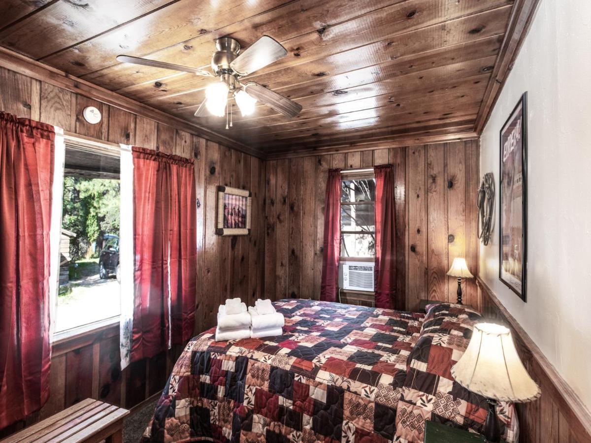Apache Village Cabinette 11, Queen Bed, Midtown, Sleeps 2 رويدوسو، نيومكسيكو المظهر الخارجي الصورة