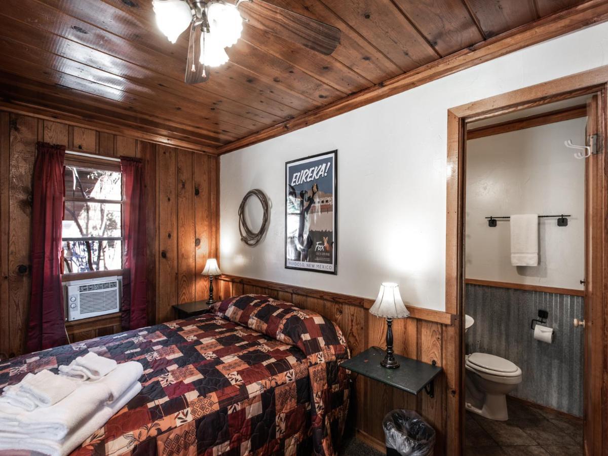 Apache Village Cabinette 11, Queen Bed, Midtown, Sleeps 2 رويدوسو، نيومكسيكو المظهر الخارجي الصورة