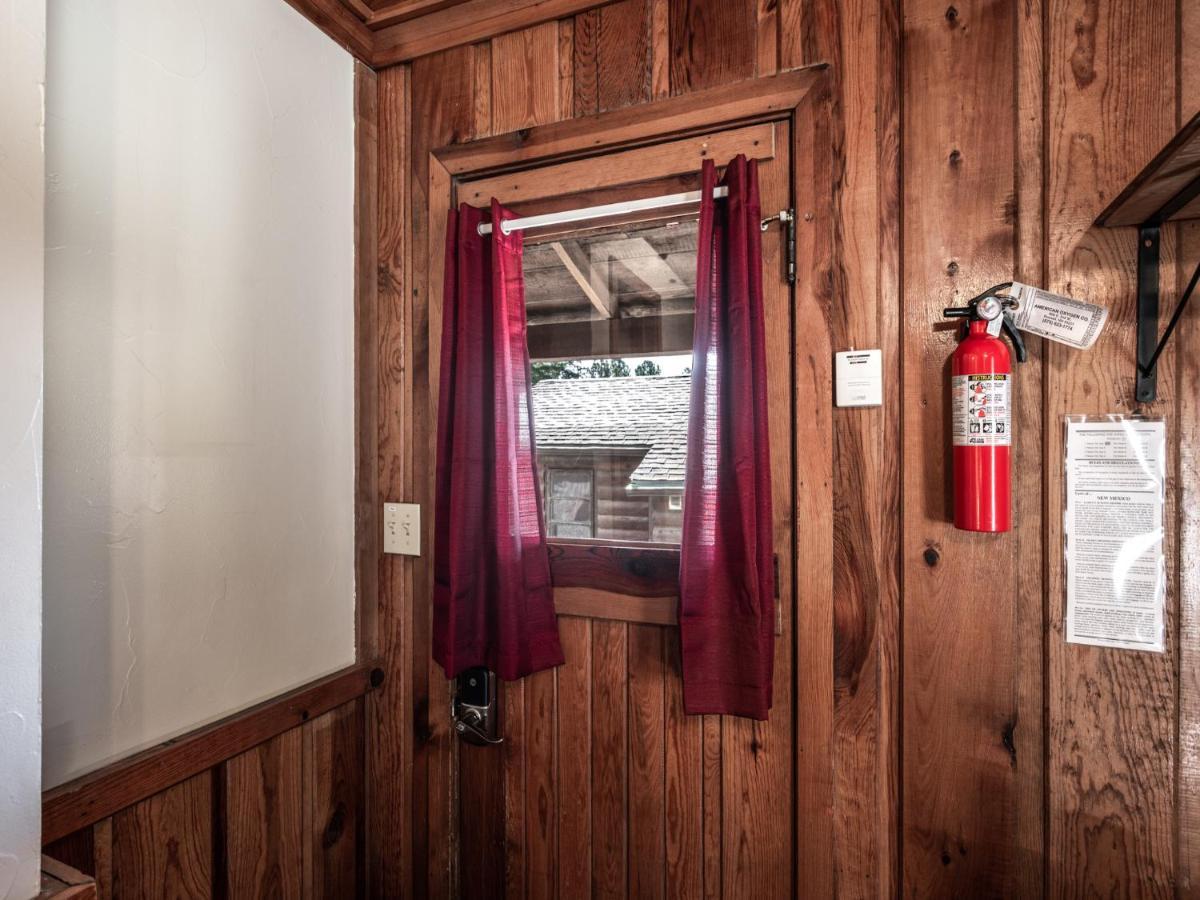 Apache Village Cabinette 11, Queen Bed, Midtown, Sleeps 2 رويدوسو، نيومكسيكو المظهر الخارجي الصورة